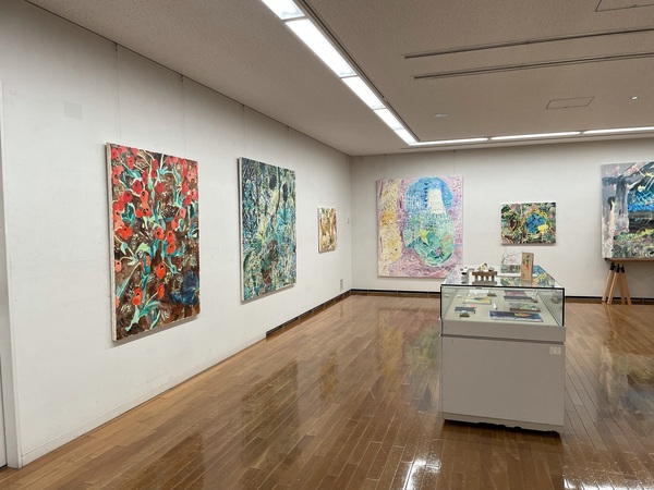 画家　菊地ひかり個展が今日からです！！　県立美術館文化にてサムネイル