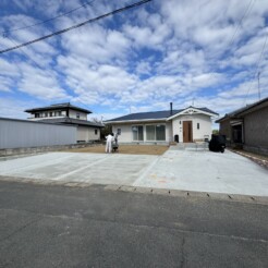 自然素材のお家　電気不要の自然換気のお家　外構の芝貼り工事サムネイル