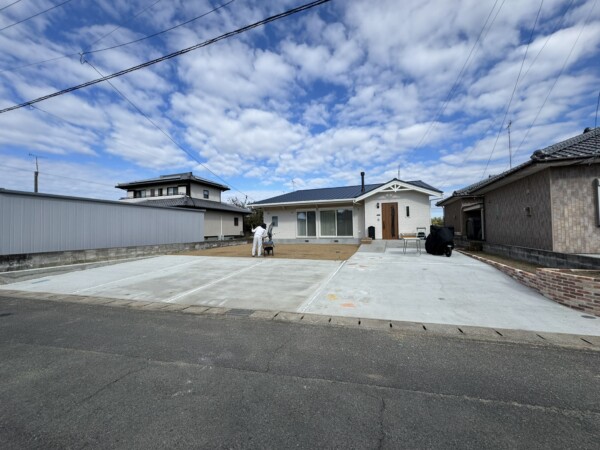 自然素材のお家　電気不要の自然換気のお家　外構の芝貼り工事サムネイル